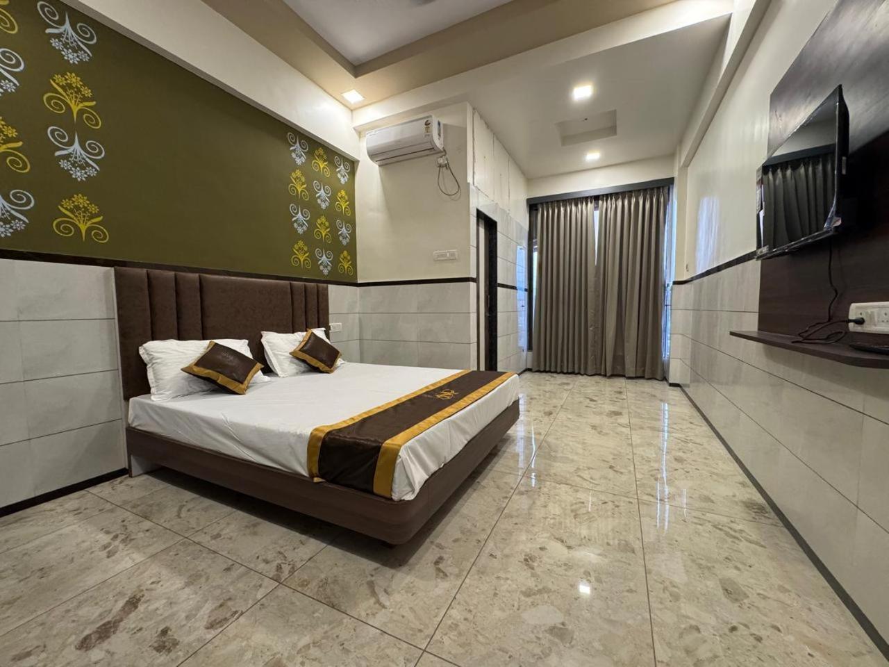 Majestic Inn Vasai Exterior foto