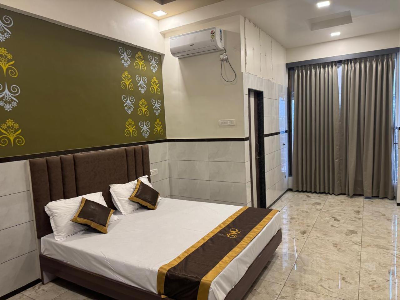 Majestic Inn Vasai Exterior foto
